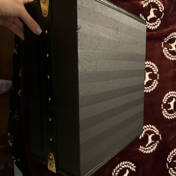 Display trunk (opens) - Picture 6 of 7